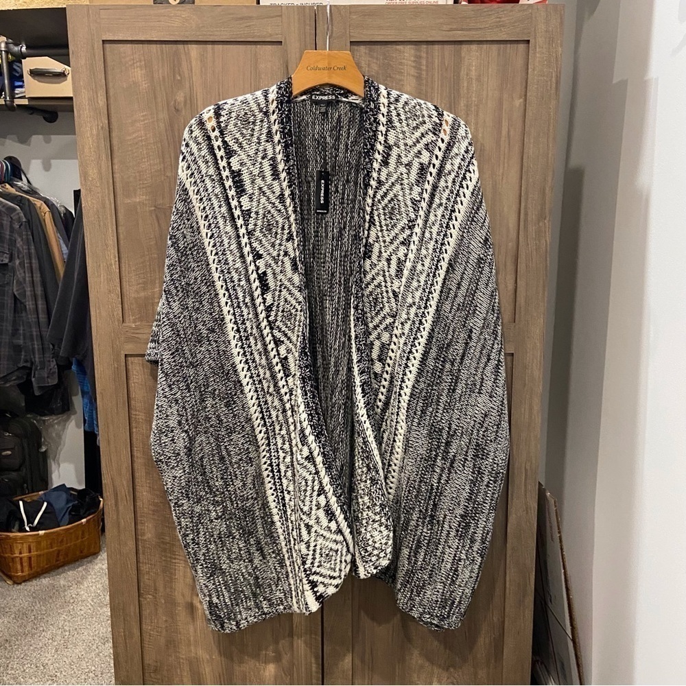 NWT Express Sweater Cardigan‎ Poncho Open Front Black White